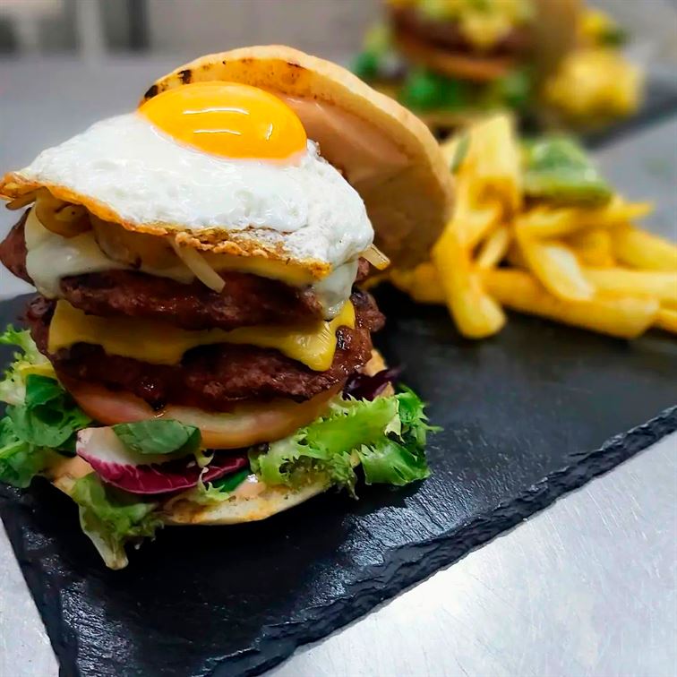 hamburguesa doble resturante Buenagente Tarragona hamburguesa doble restaurante en Tarragona Buenagente